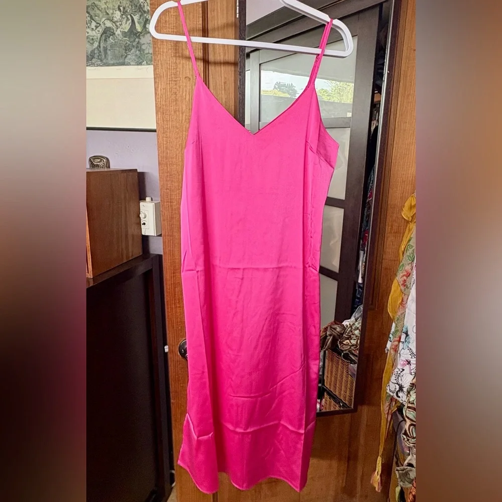 Influencer The Drop Ana Silky V-Neck Midi Slip Dress in Hot Pink Size Medium NWT - Picture 15 of 16